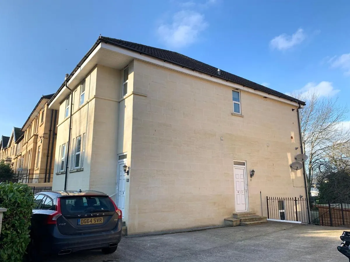 Spacious 2 Bed Apartment With Off Street Parking Bath